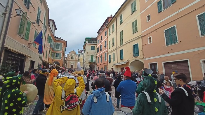 Giochi, musica e intrattenimento: Carnevale in piazza a Camporosso (Foto)