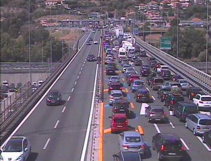 Traffico intenso sulla A10: questa mattina 5 km di coda tra Bordighera ed il Confine