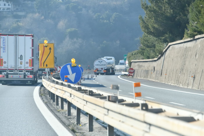 Nessuna chiusura nei prossimi giorni sulla A10, la previsione delle code nel weekend