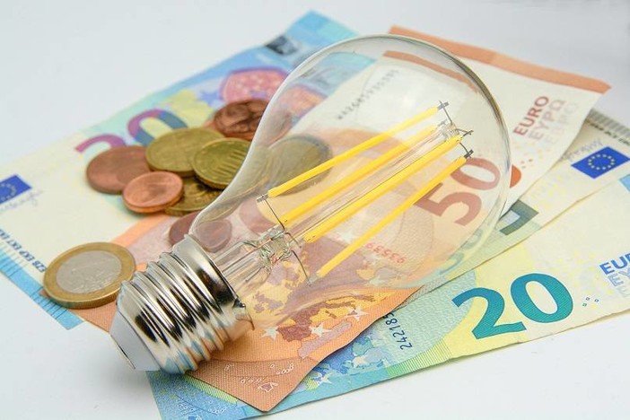 Caro Bollette, incremento di 200 milioni di euro per le Province e i Comuni liguri Caro Bollette, incremento di 200 milioni di euro per le Province e i Comuni liguri