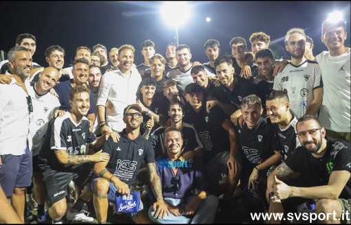 Calcio. Bagno di folla al Riva per Alex Del Piero, l'attaccante ha salutato i giocatori dell'Albingaunia e i tifosi (Video)