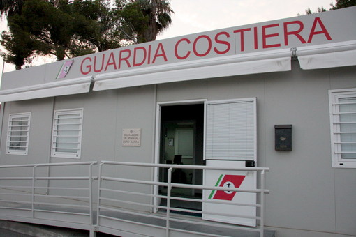 San Bartolomeo al Mare: si lancia in acqua e colpisce con la testa uno scoglio