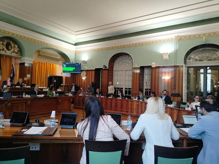 Sanremo, il Consiglio compatto sui dividendi del Casinò: approvato l’ordine del giorno