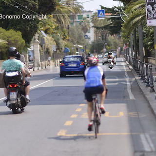 Sanremo: nonostante la ciclabile, amanti delle due ruote e podisti sull'Aurelia, le foto di Tonino Bonomo Sanremo: nonostante la ciclabile, amanti delle due ruote e podisti sull'Aurelia, le foto di Tonino Bonomo