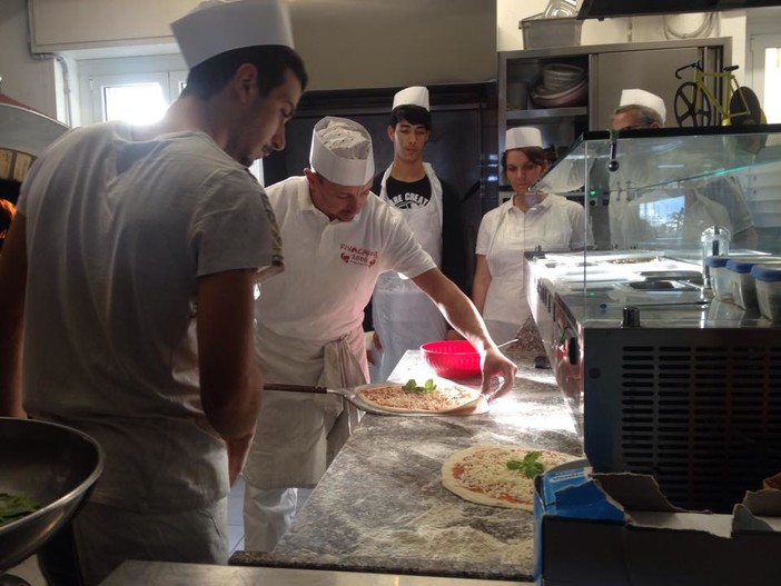 Imperia: 12 allievi diventano pizzaioli grazie a Parasio Formazione, nuovo corso a gennaio Imperia: 12 allievi diventano pizzaioli grazie a Parasio Formazione, nuovo corso a gennaio