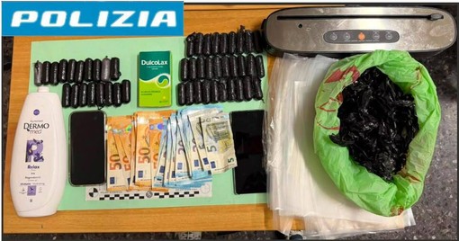 Cocaina nel bagnoschiuma e nella pancia: maxi sequestro e due arresti tra Vallecrosia e Ventimiglia Cocaina nel bagnoschiuma e nella pancia: maxi sequestro e due arresti tra Vallecrosia e Ventimiglia