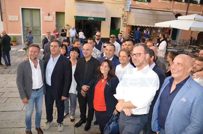 Bordighera Alta: il Presidente della Regione Liguria Giovanni Toti chiude la campagna elettorale di Giacomo Pallanca (Foto) Bordighera Alta: il Presidente della Regione Liguria Giovanni Toti chiude la campagna elettorale di Giacomo Pallanca (Foto)