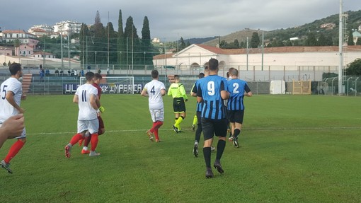 Calcio, Eccellenza. Imperia, pokerissimo al Molassana nel segno dei giovani: neroazzurri sempre in testa Calcio, Eccellenza. Imperia, pokerissimo al Molassana nel segno dei giovani: neroazzurri sempre in testa