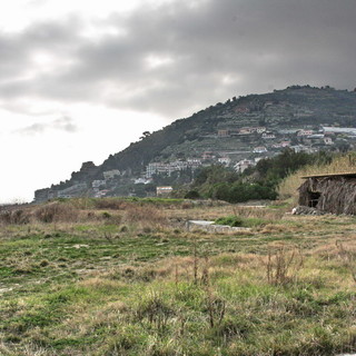 Sanremo: aria di pulizia a Pian di Poma, smantellata la famosa capanna ed allontanato il clochard