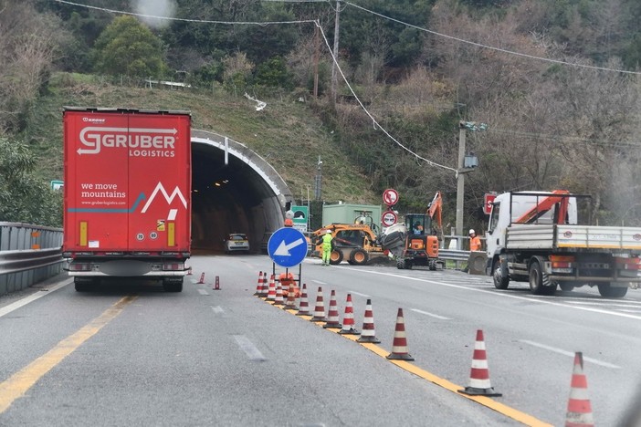 Autostrade, in Autofiori riprendono i cantieri. Giampedrone: "Con grande attenzione a limitare i disagi al traffico" Autostrade, in Autofiori riprendono i cantieri. Giampedrone: "Con grande attenzione a limitare i disagi al traffico"
