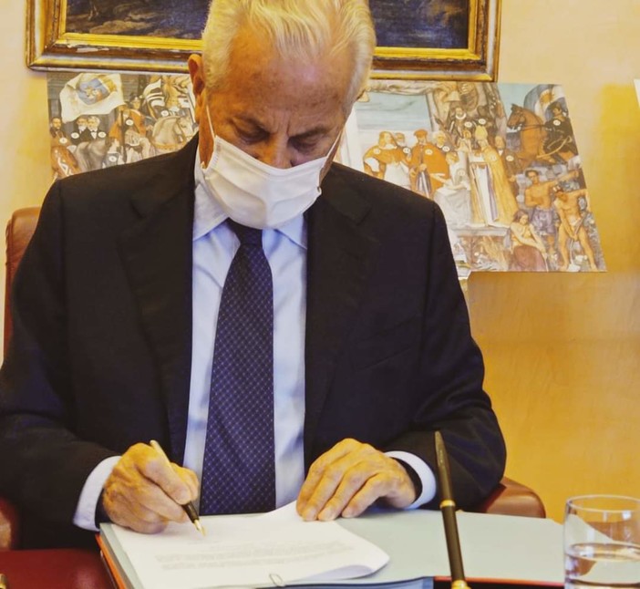 Imperia: il Sindaco Claudio Scajola presenta alla città il resoconto del lavoro svolto nella prima metà del mandato Imperia: il Sindaco Claudio Scajola presenta alla città il resoconto del lavoro svolto nella prima metà del mandato