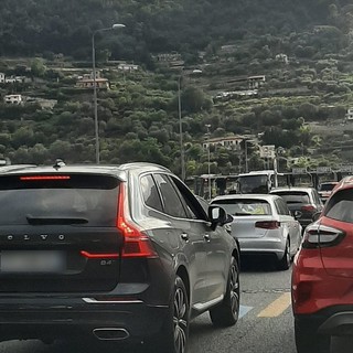 Ventimiglia: tentano di uscire contromano perchè bloccati in coda, saranno multati dalla Polstrada Ventimiglia: tentano di uscire contromano perchè bloccati in coda, saranno multati dalla Polstrada