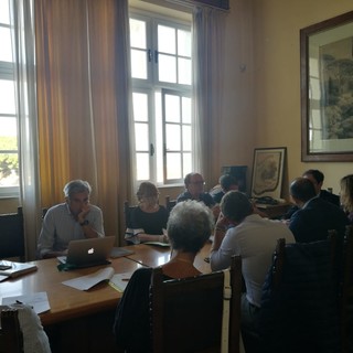 Bordighera: appalto unico rifiuti, in commissione la modifica alla convenzione, l’opposizione chiede di sottoporla all’ufficio legale, ma viene respinta