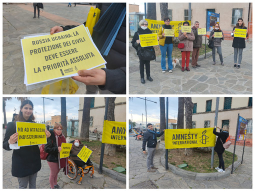 Imperia, sit in silenzioso per la pace in Ucraina. Bisiani (Amnesty): "Stop ai crimini di guerra da parte della Russia" (foto e video)