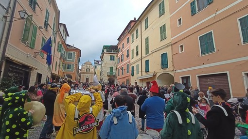 Giochi, musica e intrattenimento: Carnevale in piazza a Camporosso (Foto)
