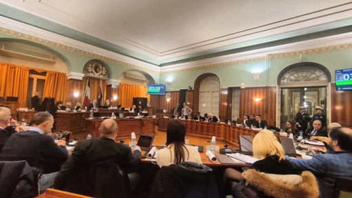Elezioni provinciali di Imperia, il caso Scajola infiamma il Consiglio comunale di Sanremo: numeri, veleni e ipotesi di ribaltone