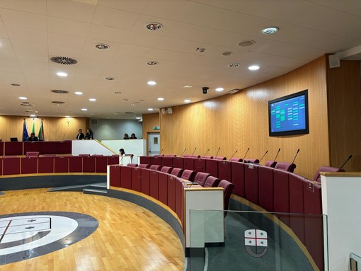 Regioni, l'opposizione presenta mozione di sfiducia a Toti e chiede nuove elezioni: &quot;Unica strada possibile&quot;