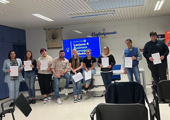 Consegnati gli attestati dei corsi social di Confartigianato: in autunno nuova edizione sempre con Riccardo Ghigliazza Consegnati gli attestati dei corsi social di Confartigianato: in autunno nuova edizione sempre con Riccardo Ghigliazza