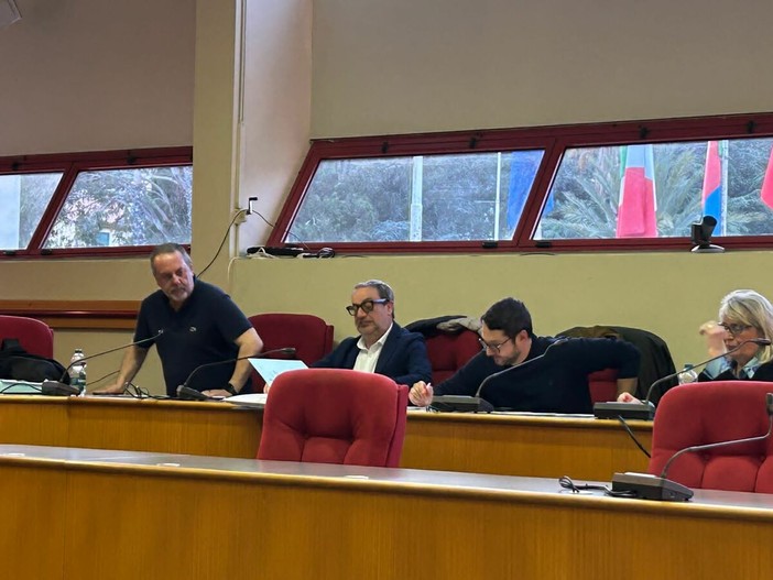 Biodigestore di Taggia, le tre mosse di Cascino che hanno riaperto il caso: dall’interrogazione in Comune alle risposte della Provincia Biodigestore di Taggia, le tre mosse di Cascino che hanno riaperto il caso: dall’interrogazione in Comune alle risposte della Provincia