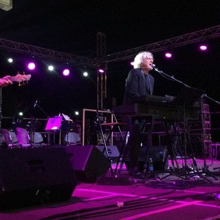Sanremo: concerto di Vittorio De Scalzi, grande partecipazione a Pian di Nave per il 'Viaggio nella storia della musica' Sanremo: concerto di Vittorio De Scalzi, grande partecipazione a Pian di Nave per il 'Viaggio nella storia della musica'