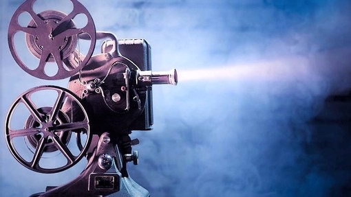 Cinema in giardino a Bordighera: la magia del grande schermo sotto le stelle Cinema in giardino a Bordighera: la magia del grande schermo sotto le stelle