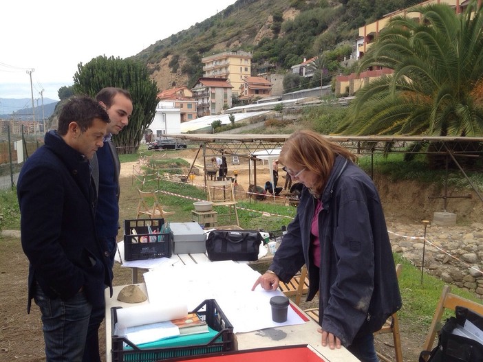 Ventimiglia: scuole in visita agli scavi archeologici di Nervia, era presente anche l'amministrazione