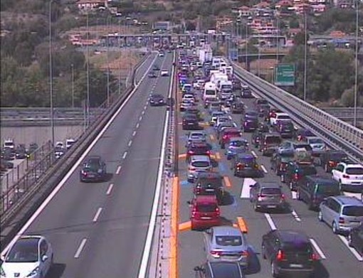 Traffico intenso sulla A10: questa mattina 5 km di coda tra Bordighera ed il Confine