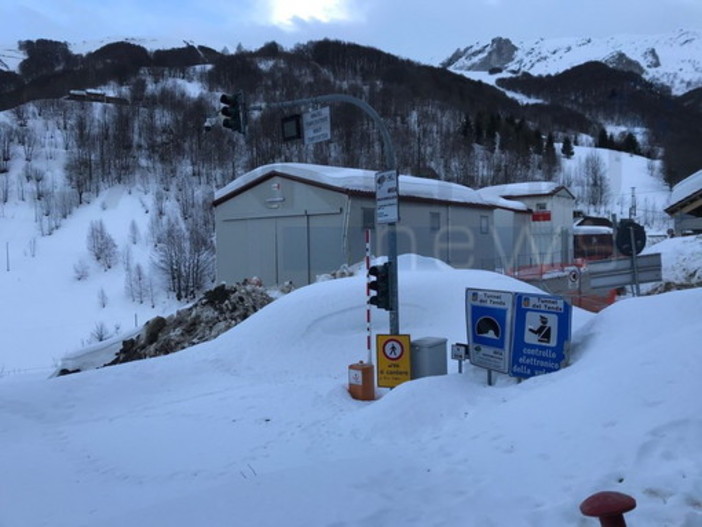 Tenda, lavori fermi per pericolo valanghe sul lato francese... e quando aprirà il tunnel? Tenda, lavori fermi per pericolo valanghe sul lato francese... e quando aprirà il tunnel?
