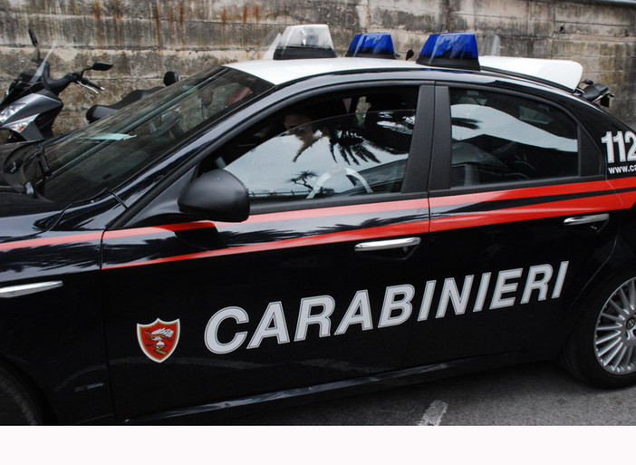 Imperia: identificato il folle che lo scorso 18 dicembre minacciò con un fucile alcune persone nei pressi del Bennet e scappò con un'auto rubata Imperia: identificato il folle che lo scorso 18 dicembre minacciò con un fucile alcune persone nei pressi del Bennet e scappò con un'auto rubata