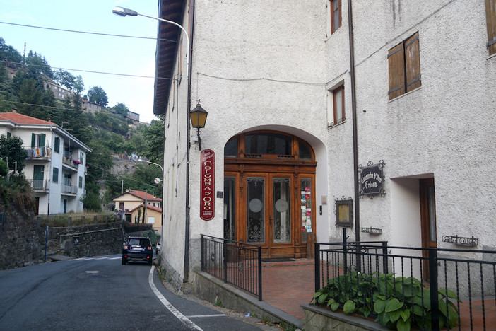 Triora: troppi migranti per il paese, nasce un comitato e scatta la raccolta firme Triora: troppi migranti per il paese, nasce un comitato e scatta la raccolta firme