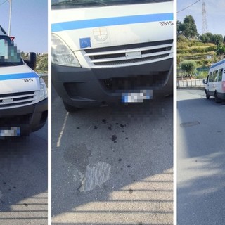 Sanremo, corriera Rt in panne vicino al campo da golf: "Ennesimo disagio per noi utenti" (Foto) Sanremo, corriera Rt in panne vicino al campo da golf: "Ennesimo disagio per noi utenti" (Foto)