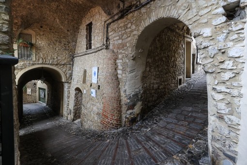 La Marcia delle Palme attraversa il centro storico di Vallebona, Lantero: "Momento di incontro, tradizione e valorizzazione del territorio" (Foto) La Marcia delle Palme attraversa il centro storico di Vallebona, Lantero: "Momento di incontro, tradizione e valorizzazione del territorio" (Foto)