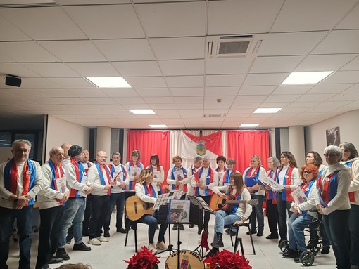 Foto di Gruppo Corale Cheli de Campurussu in concerto a Vallecrosia Foto di Gruppo Corale Cheli de Campurussu in concerto a Vallecrosia