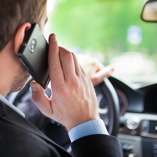 Uso del cellulare alla guida, un cittadino auspica un forte contrasto da parte del Comune matuziano Uso del cellulare alla guida, un cittadino auspica un forte contrasto da parte del Comune matuziano