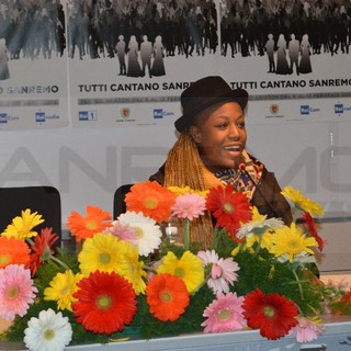 #Sanremo2016: Cecile porta all'Ariston N.E.G.R.A., "Ho avuto molti problemi legati al bullismo"