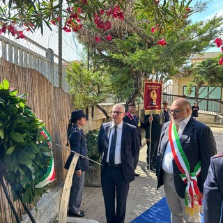 Riva Ligure, deposta una corona d'alloro in memoria dell'agente di polizia Emanuela Loi (Foto e video)