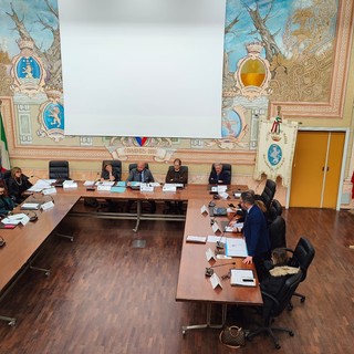 Diano Marina, via libera dal consiglio comunale al nuovo asilo nido ma salta la diretta streaming