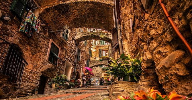 Caruggi in Fiore a Dolceacqua