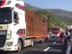 Code chilometriche sull'A10 nella zona di Genova per il ribaltamento di un mezzo pesante, nessun ferito
