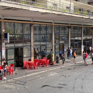 Cadono calcinacci alla stazione delle corriere di Sanremo: transennata l'area