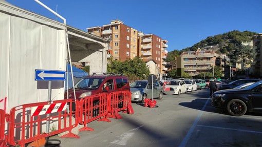 Vallecrosia: lunghe code e oggi quattro ore di attesa al 'drive', la protesta di una nostra lettrice