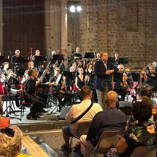 Arma di Taggia: aspettando Sant’Erasmo, grande successo per il concerto all’aperto della Sinfonica di Sanremo