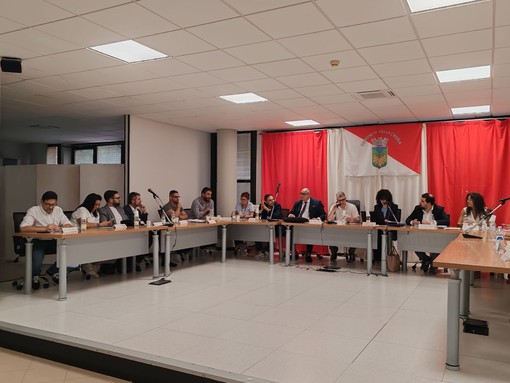 Vallecrosia al Mare, il consiglio comunale approva tre pratiche sul bilancio (Foto) Vallecrosia al Mare, il consiglio comunale approva tre pratiche sul bilancio (Foto)
