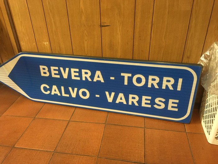 Ventimiglia: ‘Varase’ diventa ‘Varese’, rimosso dalla Polizia Locale il cartello della discordia Ventimiglia: ‘Varase’ diventa ‘Varese’, rimosso dalla Polizia Locale il cartello della discordia