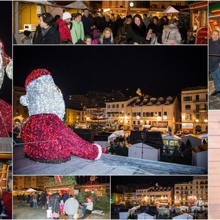 Sanremo: acceso il Babbo Natale natale gigante in piazza Colombo, inaugurato il Mercatino Winter in Wonderland