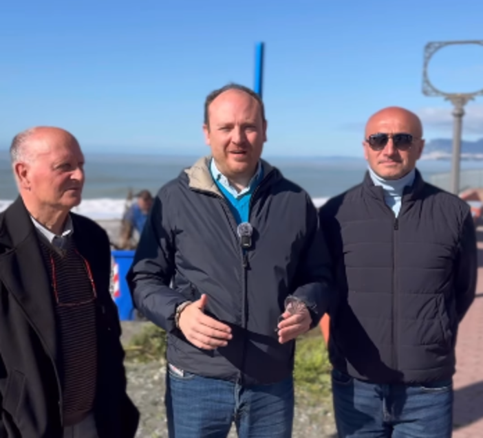 Rifiuti e sporcizia a Ventimiglia, dalle frazioni al litorale: scatta il 'raid' sulle spiagge (Foto)