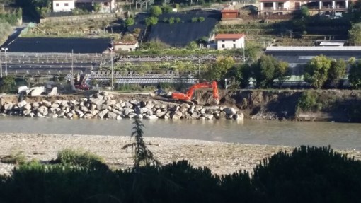 Camporosso: Bertaina incita la Provincia ad intervenire per consolidare la scogliera vicina al Ponte dell'Amicizia Camporosso: Bertaina incita la Provincia ad intervenire per consolidare la scogliera vicina al Ponte dell'Amicizia