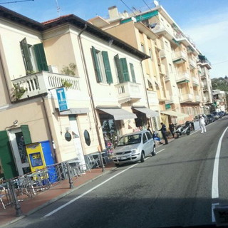 Rapina e aggredisce anziana in pieno giorno a Bordighera: è caccia a un uomo sui 30 anni