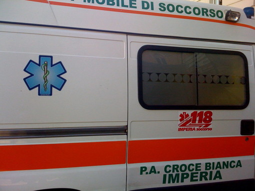 Imperia: tamponamento in corso Garibaldi, un solo ferito lieve Imperia: tamponamento in corso Garibaldi, un solo ferito lieve