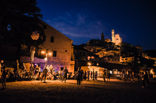 Cervo it's magic: grande successo sabato scorso per la 'Notte Romantica' del piccolo borgo Cervo it's magic: grande successo sabato scorso per la 'Notte Romantica' del piccolo borgo